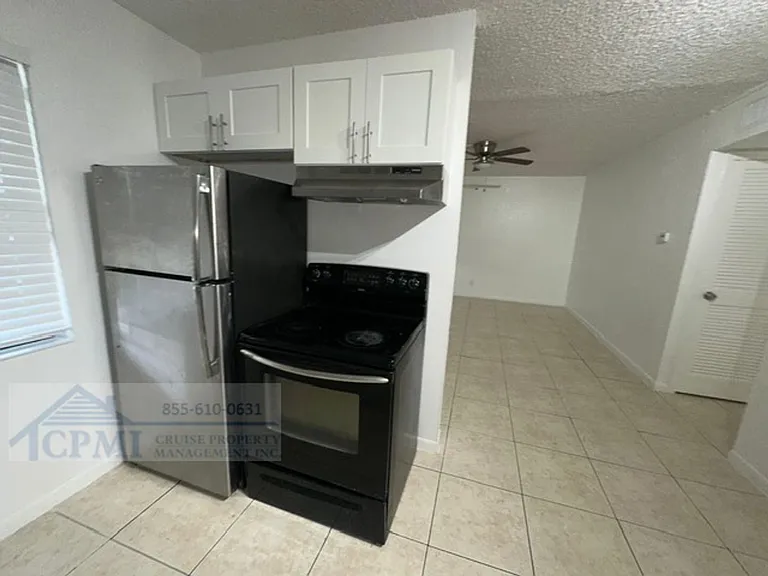 Riverside Manor/N'ice Apartments - 889 Riverside Drive, Ft. Lauderdale, FL 33312 — Photo 42