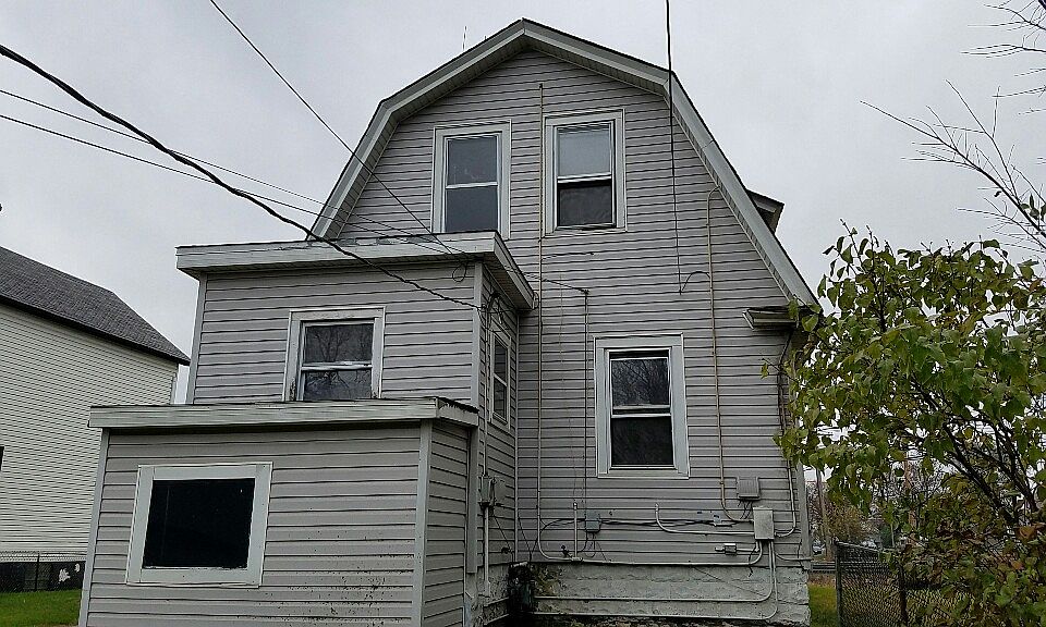 2nd image of 911 Logan St