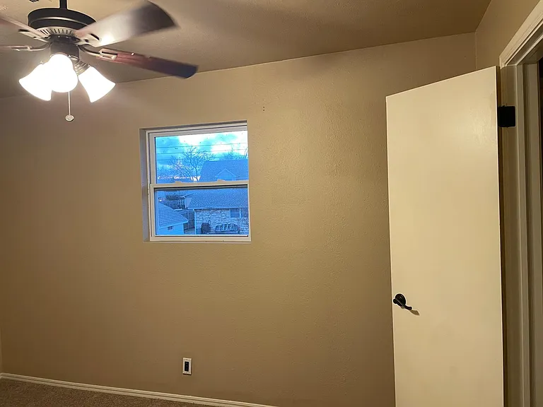 6801 N Saint Clair Ave — Photo 10