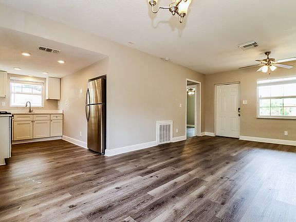 5th image of 4501 Indianapolis St NE