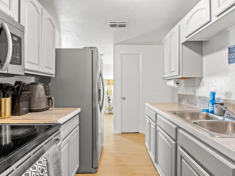 3906 E Powhatan Ave #A — Photo 10