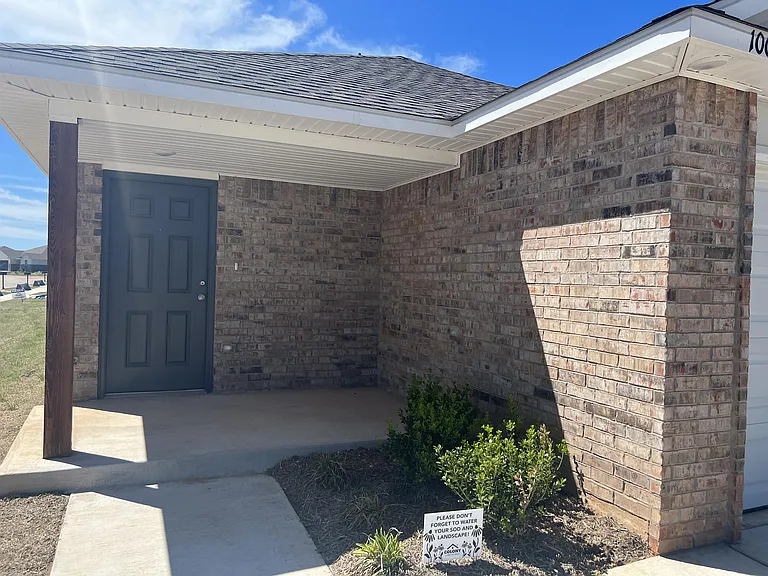 1009 Ichabod Cir — Photo 2