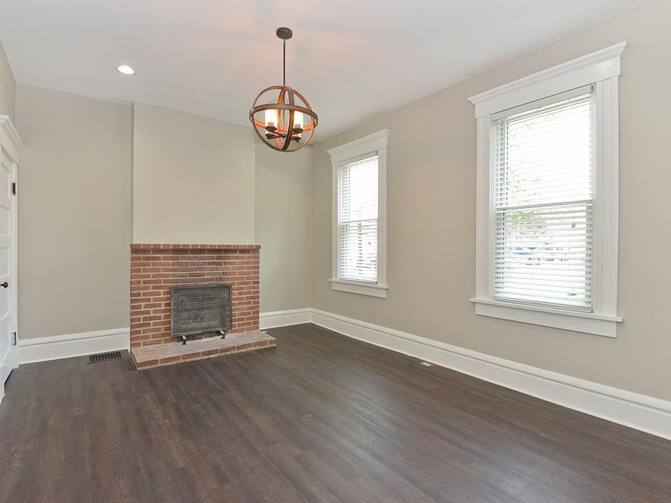 Living room with hardwood floors, gas fireplace.