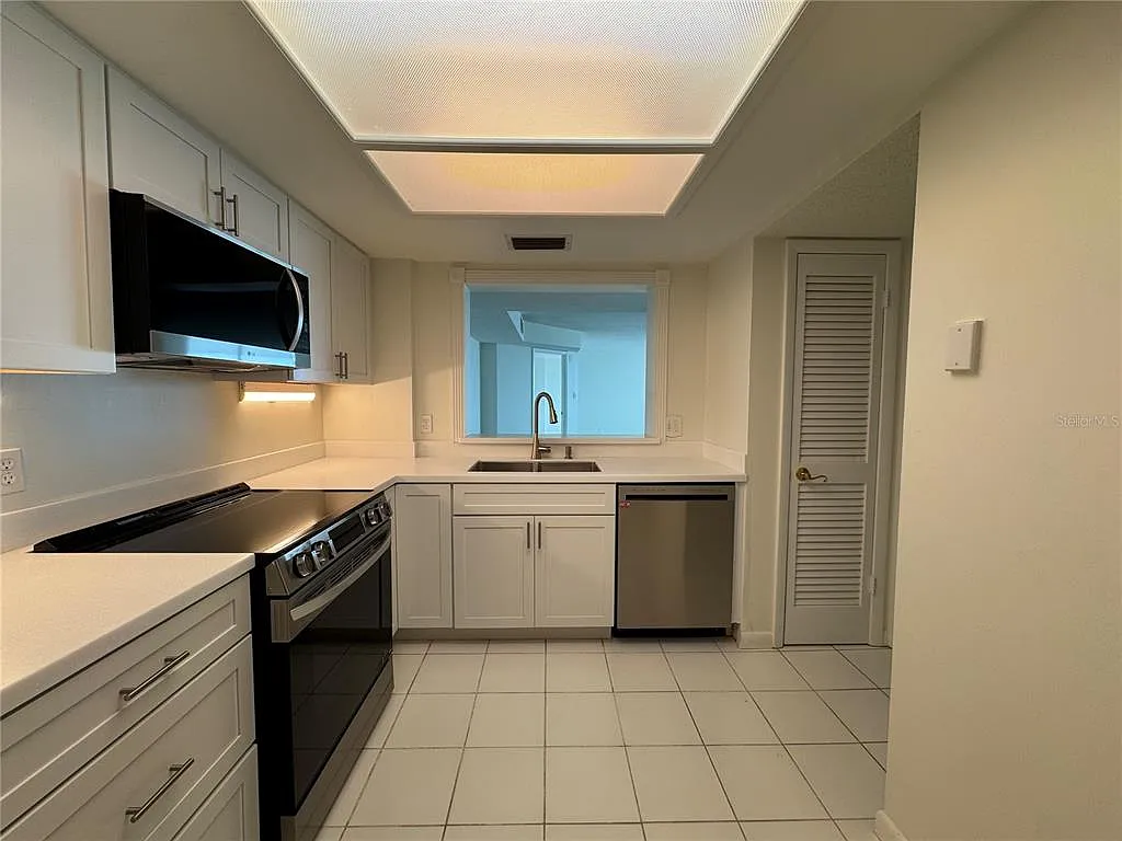 2 bed, 2.0 bath, 1560 sqft, $3,700 — Photo 3