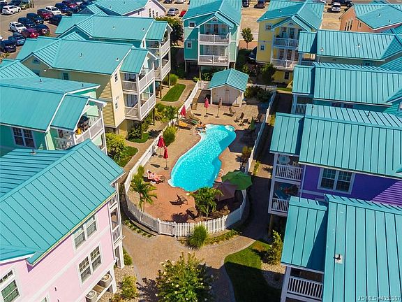 4th image of 806 W Bay Club Ln