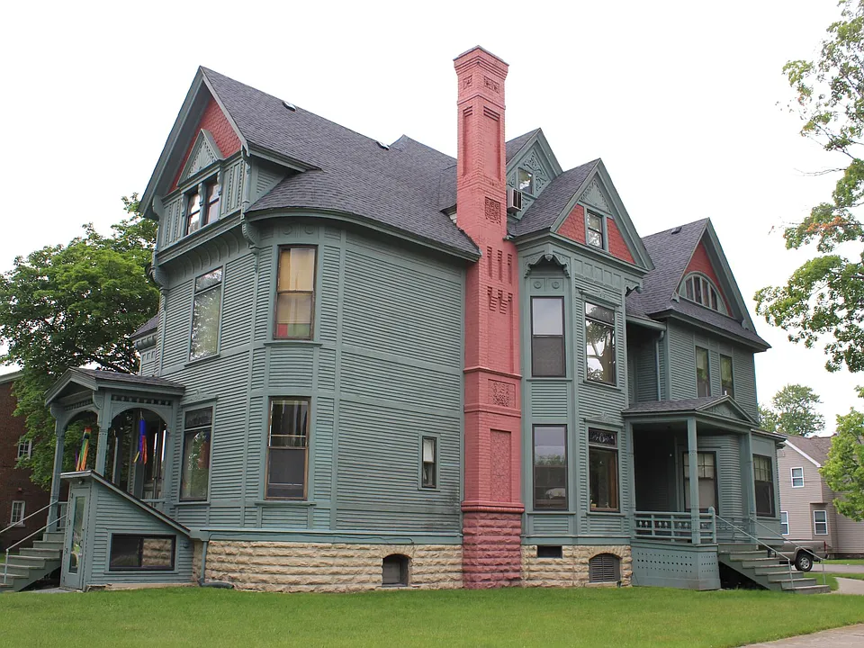 1000 Center Ave #12