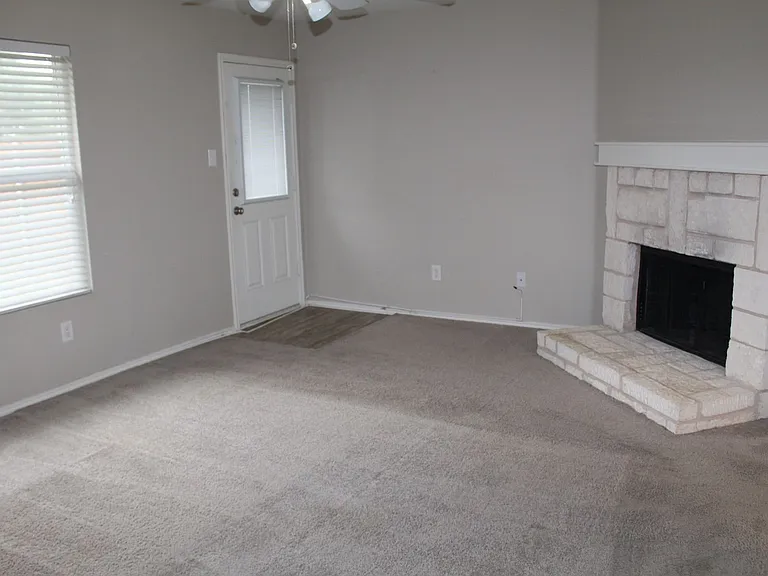 1321 Red River Ln — Photo 7