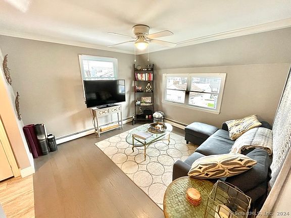 4th image of 840 E Broadway Floor 2