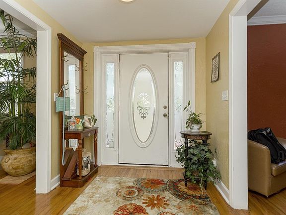 3rd image of 430 9th Ave N