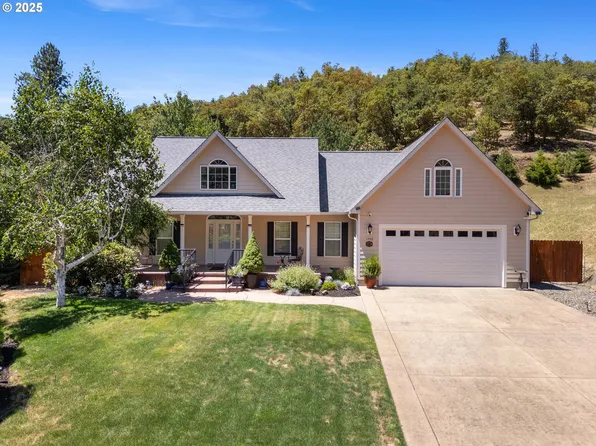 1790 NE Rocky Dr, Roseburg, OR 97470