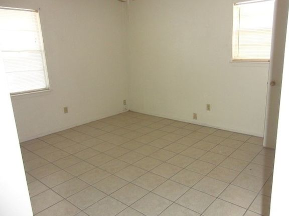 3rd image of 4704 Seminole Dr