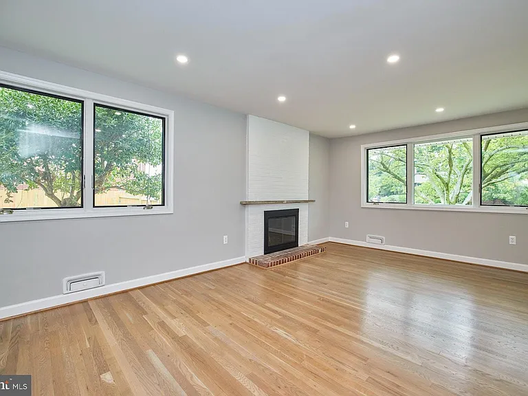 2123 N Early St — Photo 20
