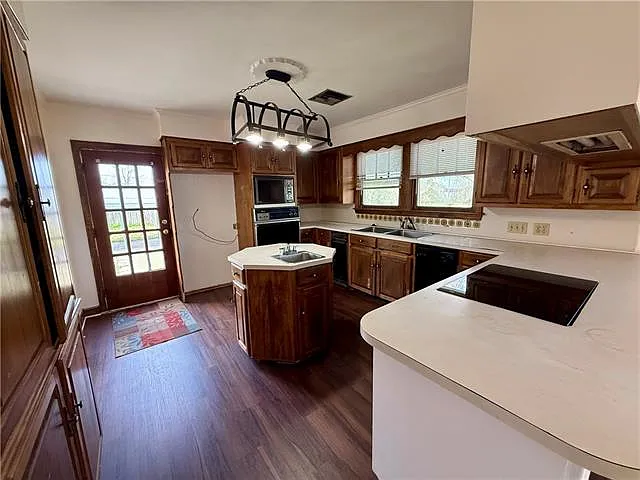 809 Mallard St — Photo 5