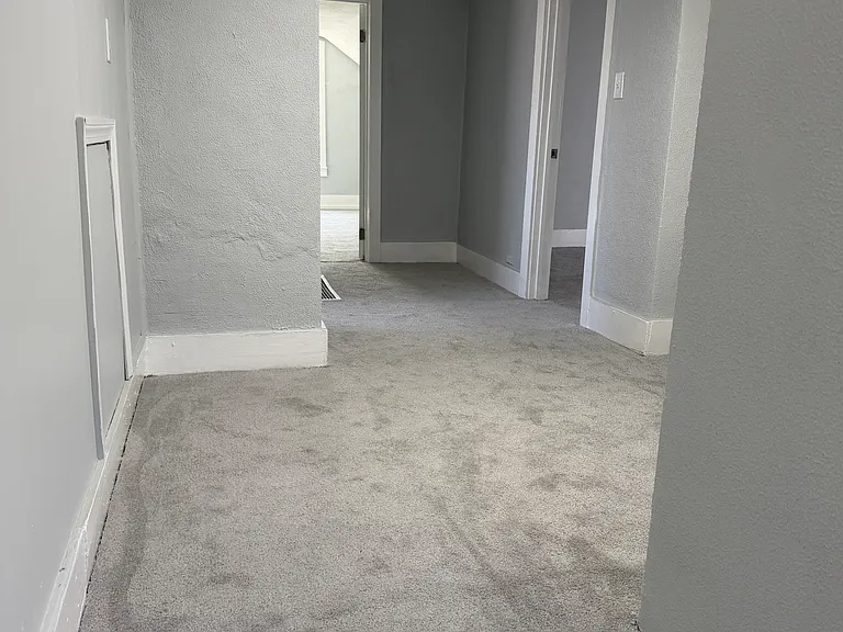 107 N Sanford St — Photo 17