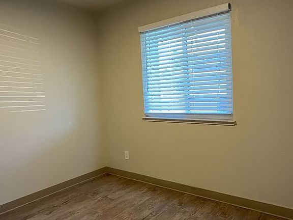 3rd image of 2348 Pinedale Ave #2