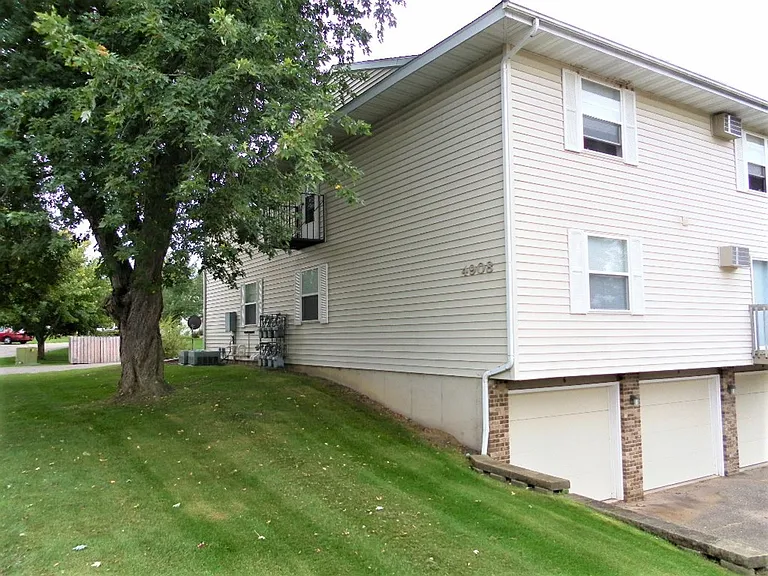 4908 Coventry Ct — Photo 2