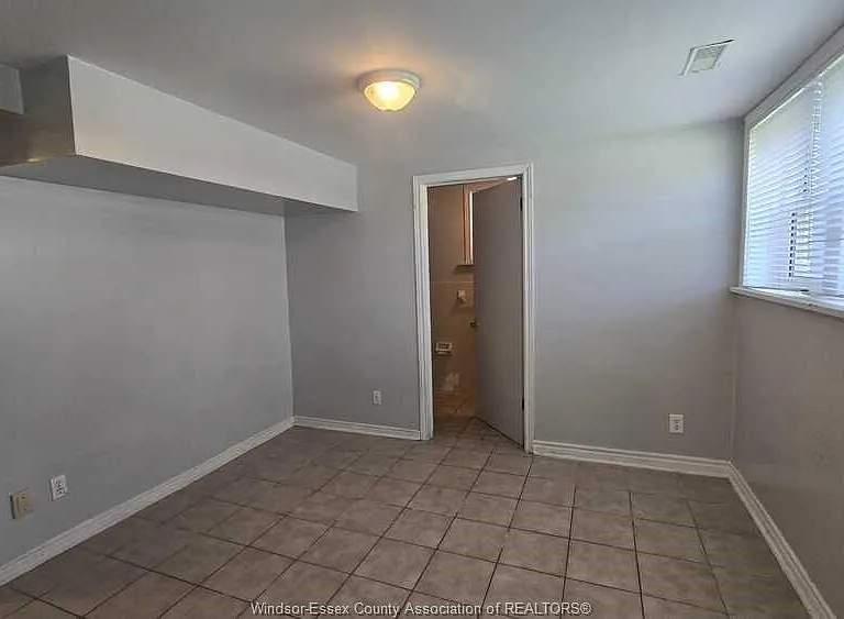 805 Giles Blvd E #LOWER — Photo 2