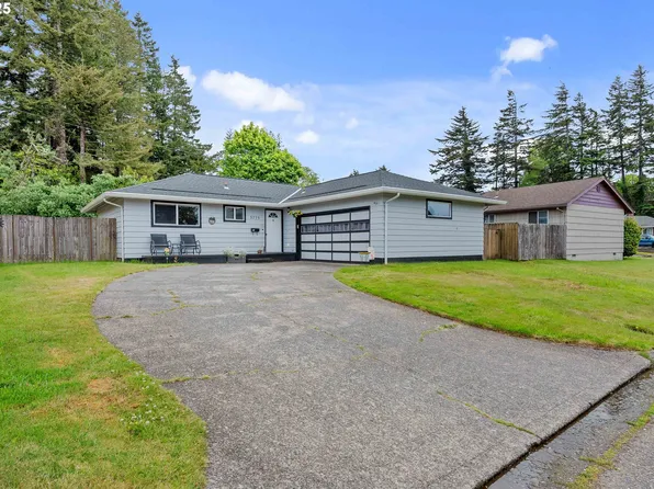 3775 Vista Dr, North Bend, OR 97459