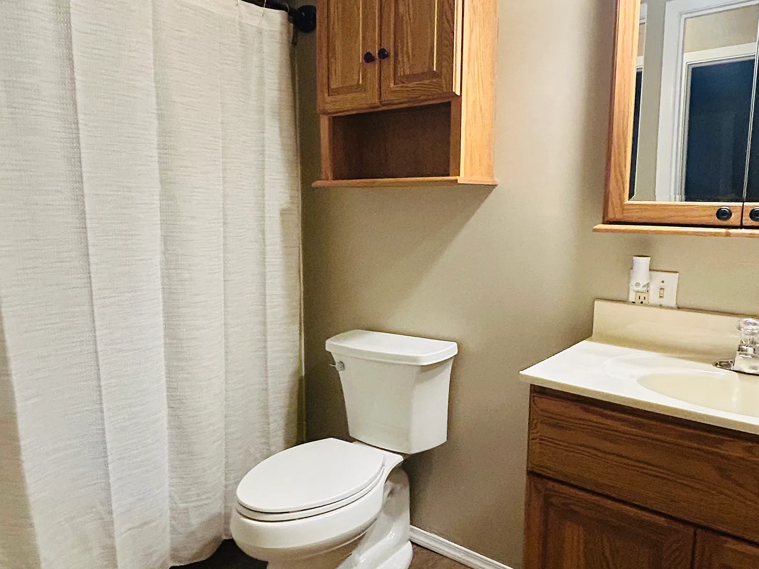 3 bed, $1,100 — Photo 4