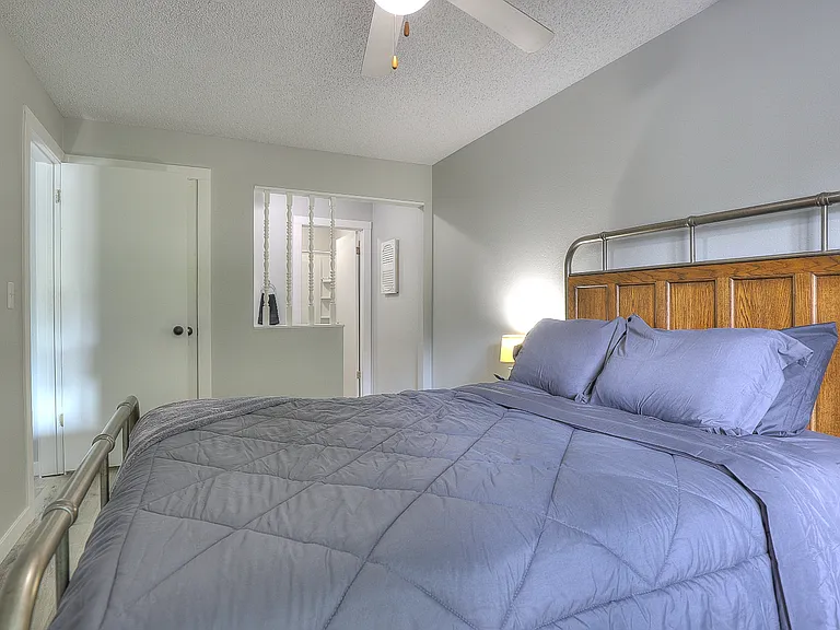 2480 N Graceland Ave #5 — Photo 12