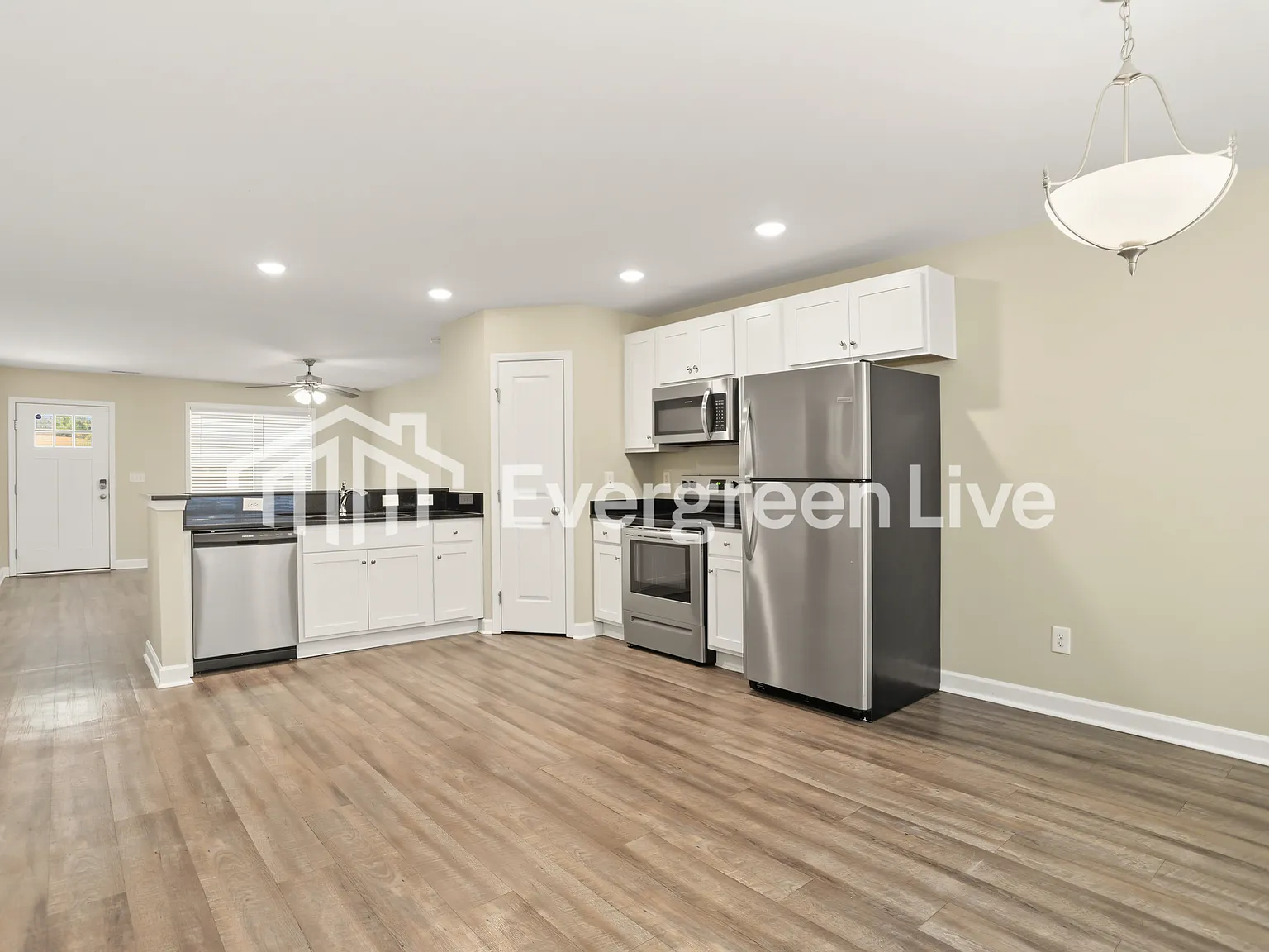 4 bed, 2.0 bath, 1536 sqft, $1,595 — Photo 2
