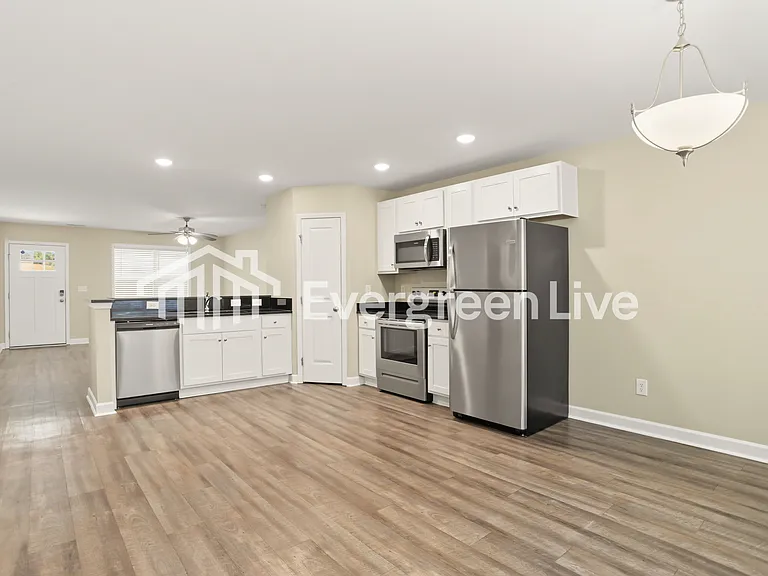 840 N Main St — Photo 2
