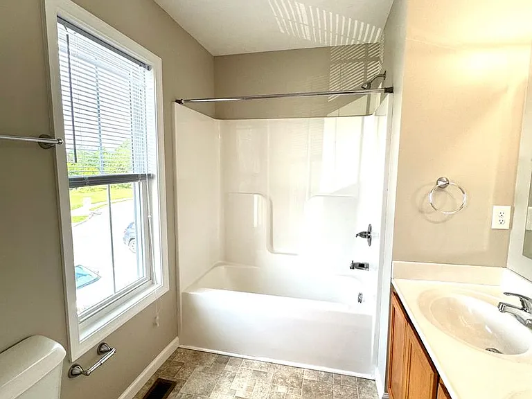433 Leslie Ct — Photo 7