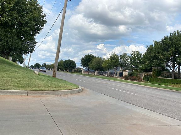 4th image of 5816 Columbine Way