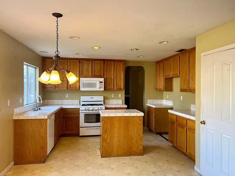 1605 Henry Long Blvd — Photo 5