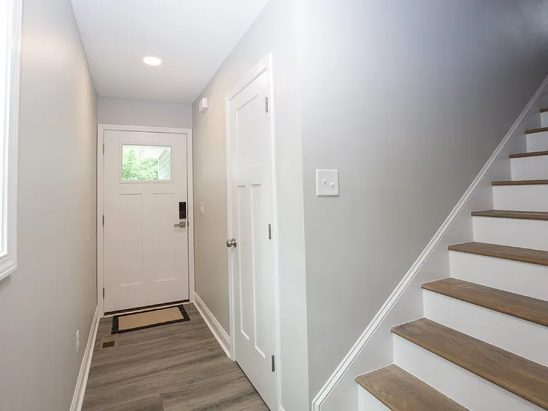 704 Pinecrest St — Photo 1