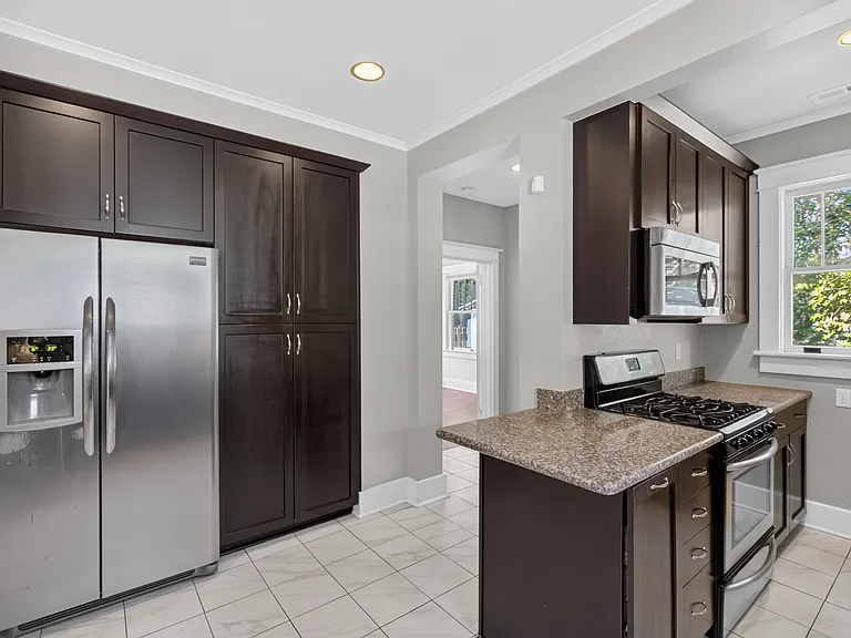 831 Rutledge Ave — Photo 8