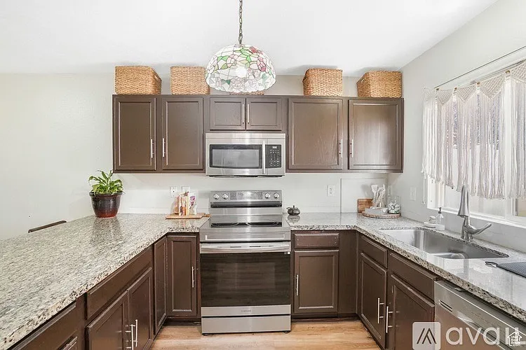 3 bed, 1473 sqft, $2,350 — Photo 3