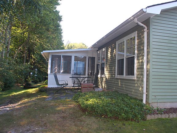 4th image of 144 Everest Drive S