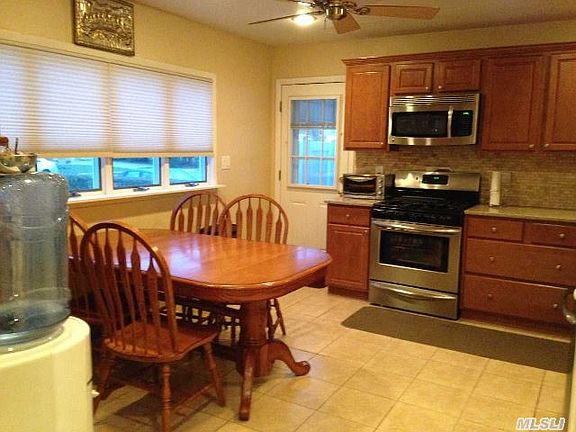 3rd image of 16 Glenda Dr