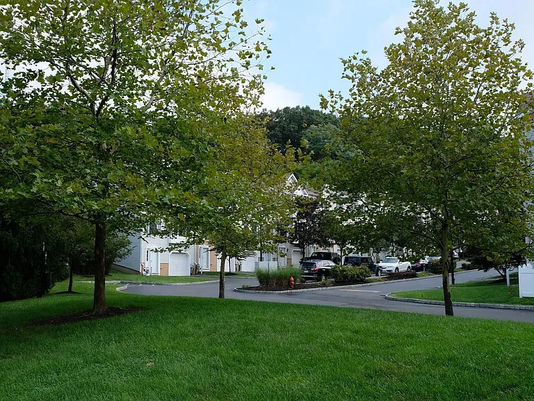 100 Parker Ave #12 — Photo 3
