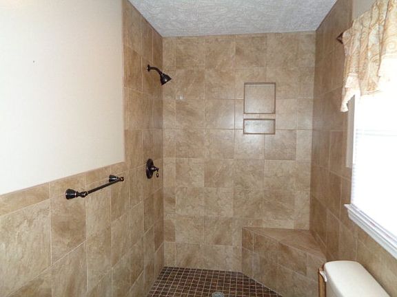 5th image of 6075 Kenridge Cir