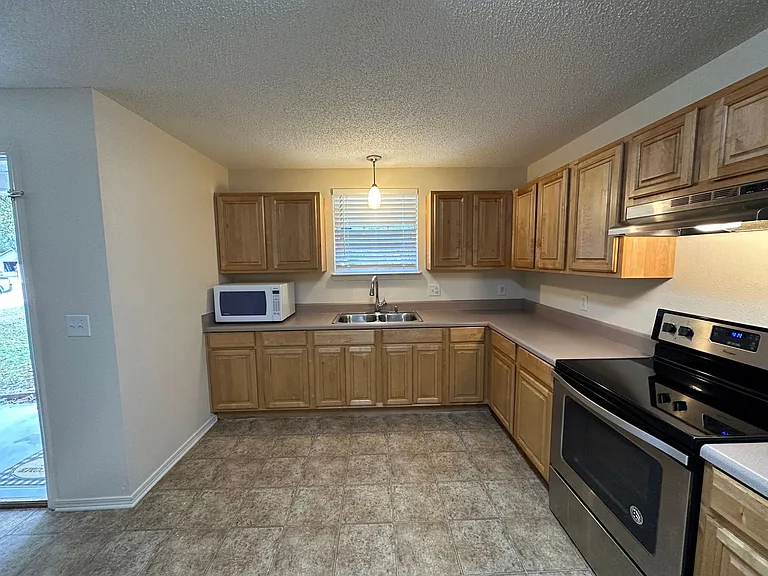 4420 Marlane Dr — Photo 5