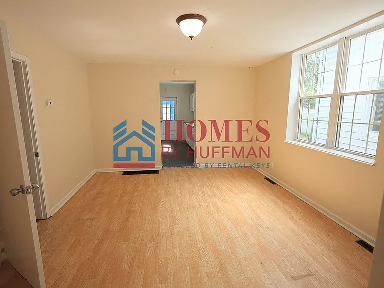 1319 Uhlhorn St — Photo 8