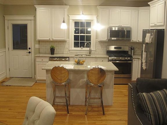 4th image of 788 Belmont St #1