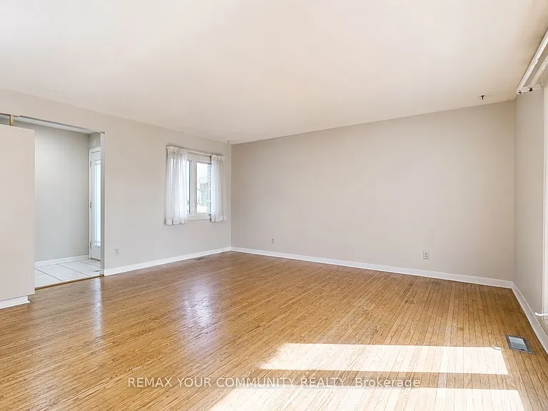 98 Wigmore Dr — Photo 4