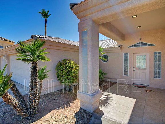 2nd image of 304 Acoma Blvd S