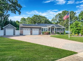 7 Rosella Ct, West Babylon, NY 11704