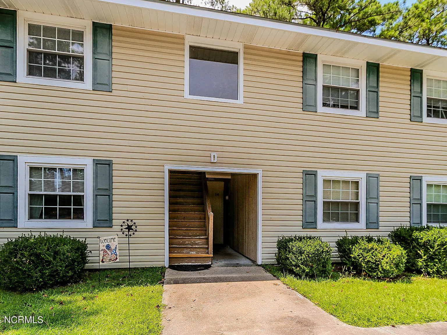 2 bed, 1.0 bath, 831 sqft, $1,000 — Photo 1