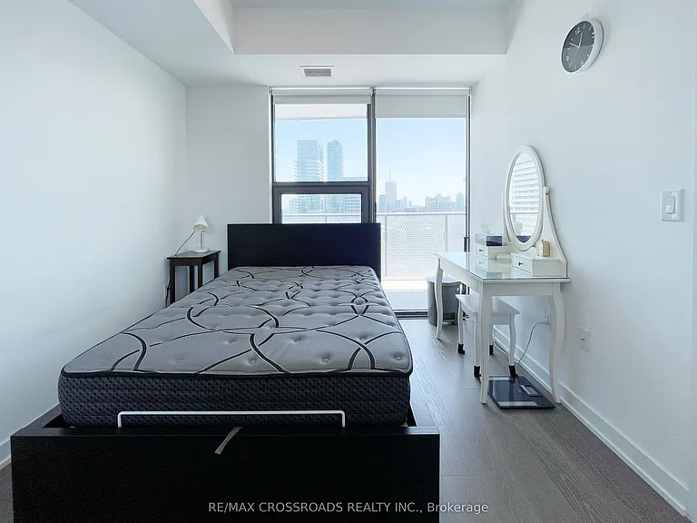 11 Wellesley St W #4403 — Photo 11