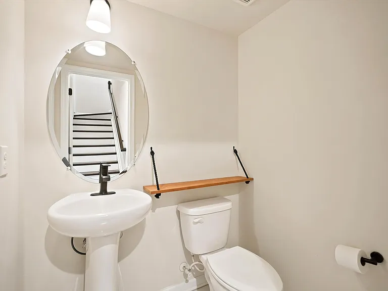 443 Tall Oaks Dr — Photo 8