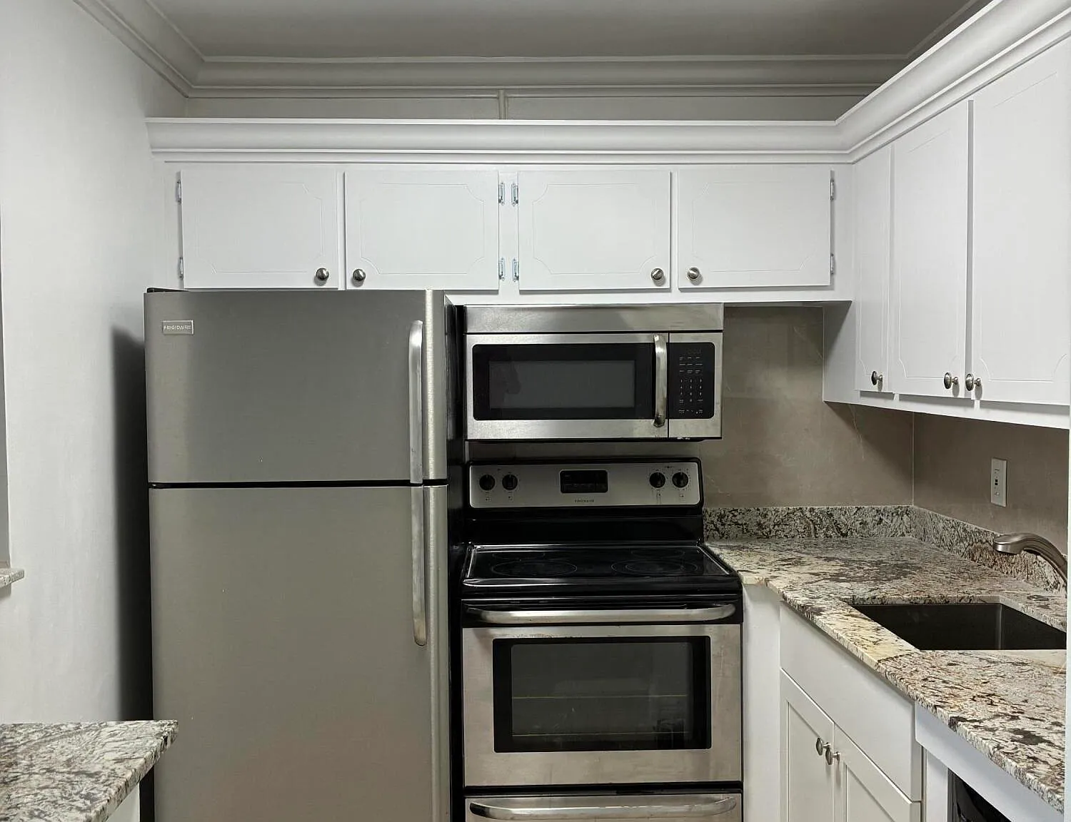 1 bed, 1.0 bath, 570 sqft, $1,600 — Photo 2
