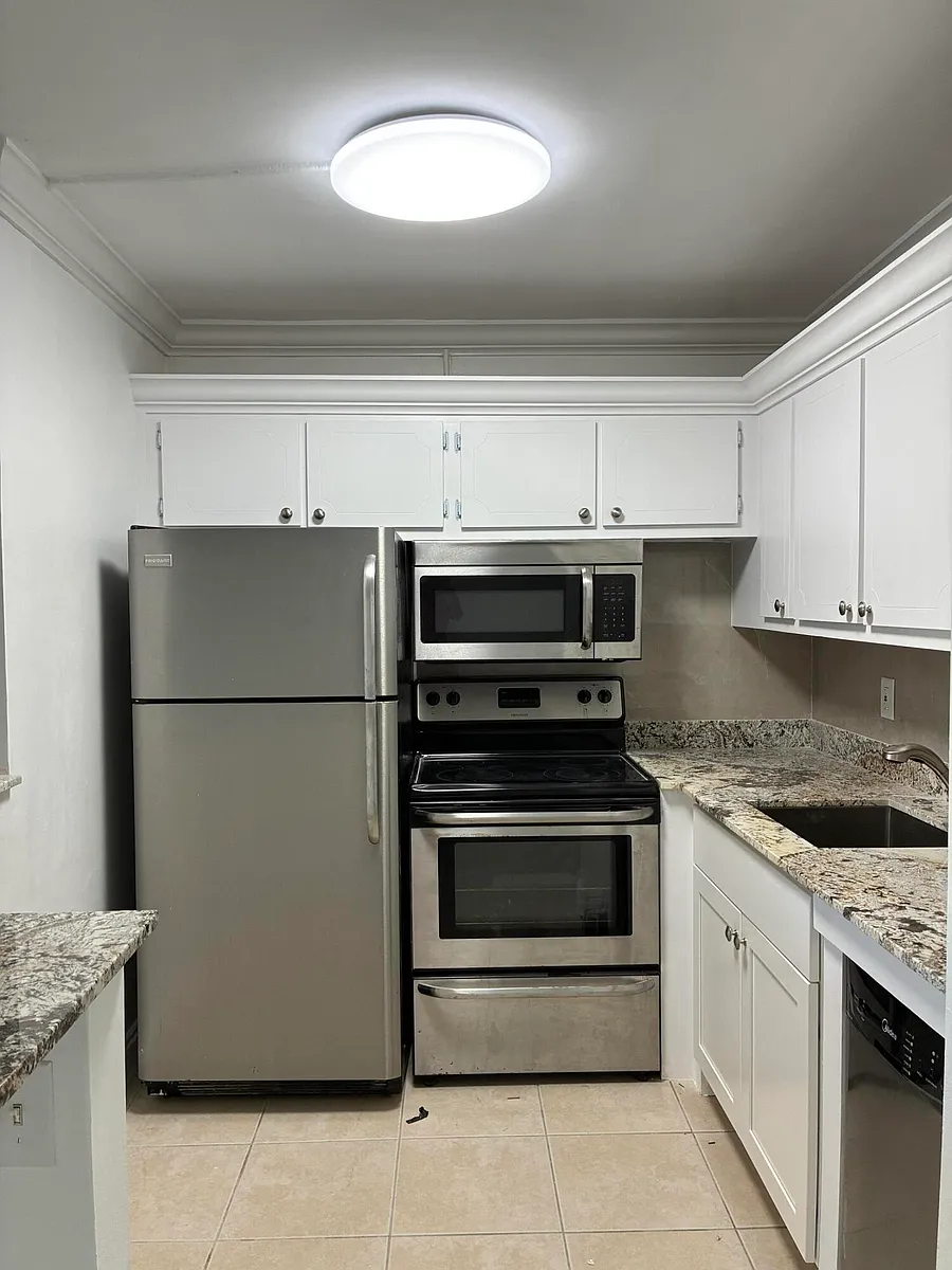 Building Photo - 650 Horizons E #107