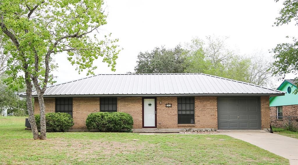 803 W Hutchinson St, Beeville, TX 78102 MLS 50910189 Zillow