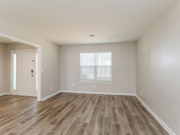 5th image of 937 Grass Hollow Ct