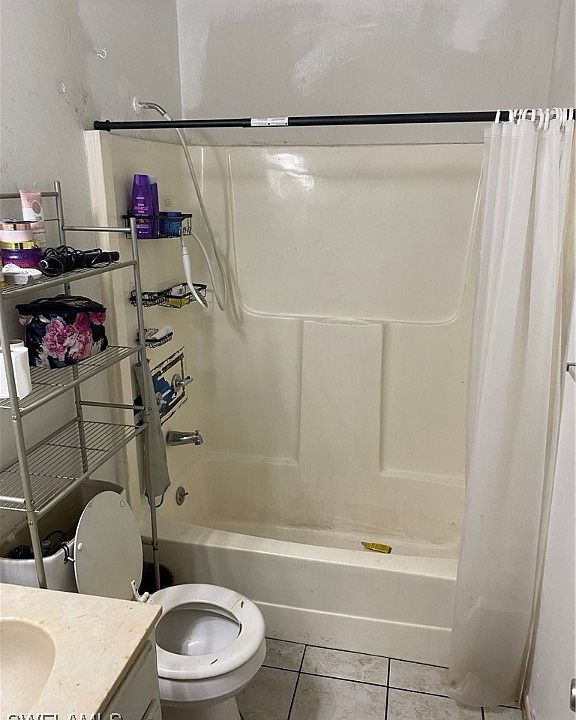 2nd image of 2107/2109 Eloise Cir